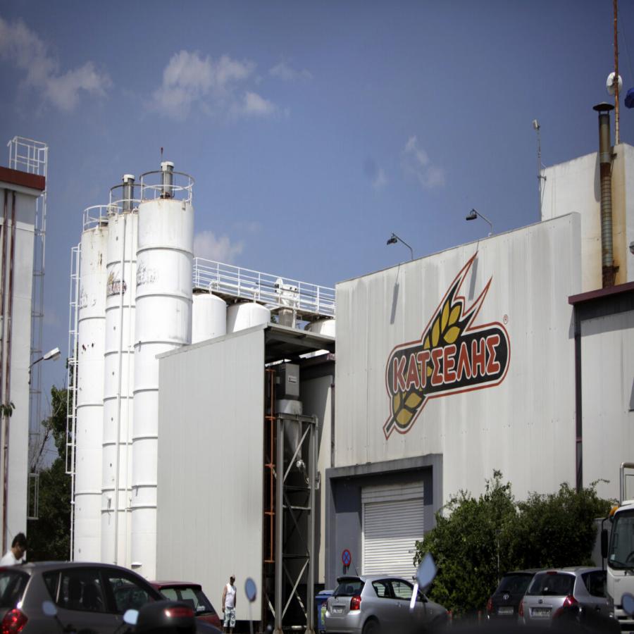 Πως τα φέρνει καμία φορά η ζωή: Η Ελένη Κατσέλη από «πριγκίπισσα του ψωμιού», εργαζόμενη στο νυχάδικο της