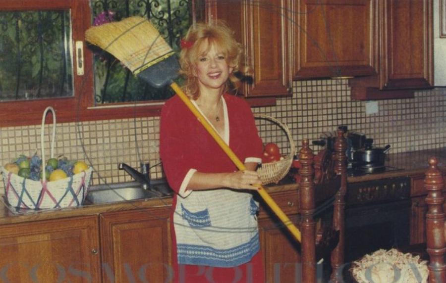 Πως είναι το εξοχικό της Αλίκης στον Θεολόγο, σήμερα: Ο παραμυθένιος κήπος και το σπίτι που μοιάζει με παλάτι