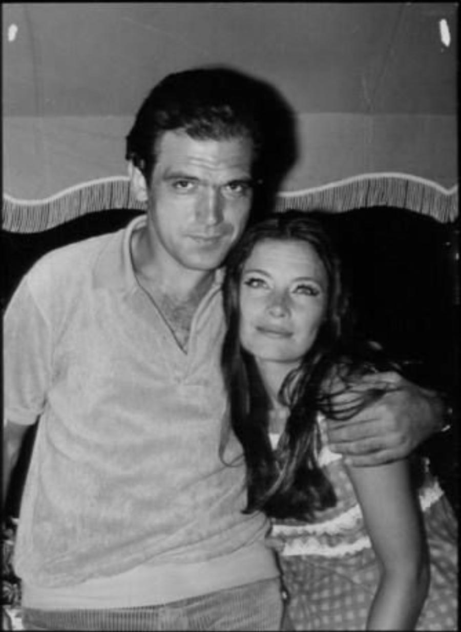 Τζένη Καρέζη: Το πραγματικό όνομα, η αγάπη για την μπιρίμπα, τα χρόνια στη φυλακή και η σχέση με την Βουγιουκλάκη