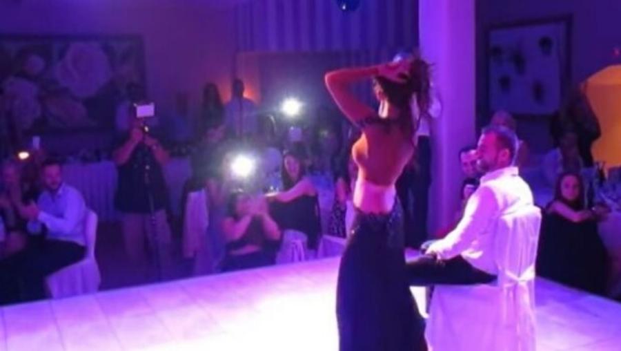 Γάμος όλο εκπλήξεις: Το τσιφτετέλι που αφιέρωσε η νύφη στον γαμπρό και τους άφησε όλους με το στόμα ανοιχτό