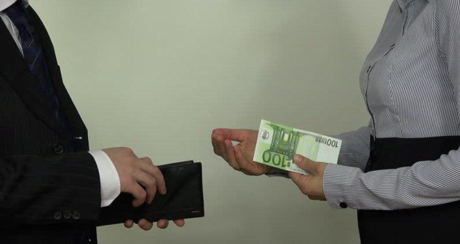 Ερώτημα αναγνώστη: Η πρώην σύζυγος ξαναπαντρεύτηκε. Μπορώ να σταματήσω να δίνω διατροφή για τα παιδιά μας;