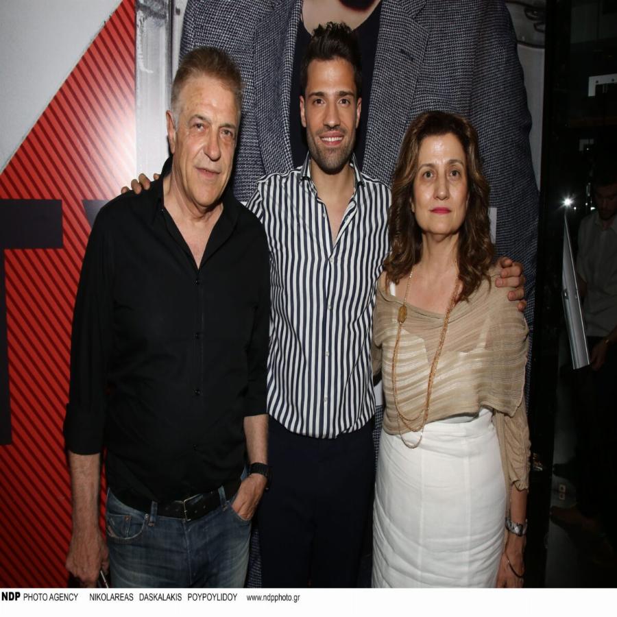 Κωνσταντίνος Αργυρός: Μας δείχνει για πρώτη φορά την κούκλα μητέρα του, Φωτεινή