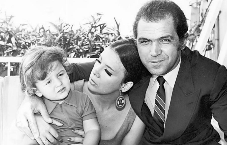 Συντετριμμένος κι απαρηγόρητος: Η στιγμή που ο Κωνσταντίνος Καζάκος έμαθε για τον χαμό του πατέρα του