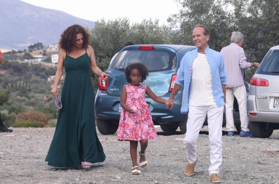 Ντίνος Αυγουστίδης: O πρώην σύζυγος της Τζομπανάκη και γοητευτικός πατέρας του Ορφέα, ο Σασμός και η υιοθεσία της κόρης του