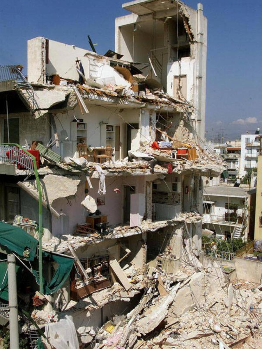 Φονικός σεισμός 1999: Η Μαρία και ο Γιάννης έχασαν τους συζύγους τους στο φονικό σεισμό, γνωρίστηκαν στα χαλάσματα και έγιναν ζευγάρι