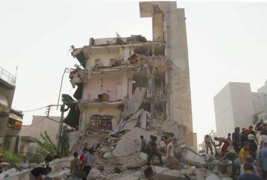 Φονικός σεισμός 1999: Η Μαρία και ο Γιάννης έχασαν τους συζύγους τους στο φονικό σεισμό, γνωρίστηκαν στα χαλάσματα και έγιναν ζευγάρι