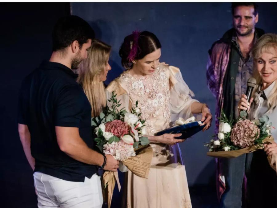 Το ίδιο γοητευτικός σαν τον πατέρα του: Ο 24χρονος γιος του Νίκου Κούρκουλου, Φίλιππος, μεγάλωσε και του μοιάζει πολύ