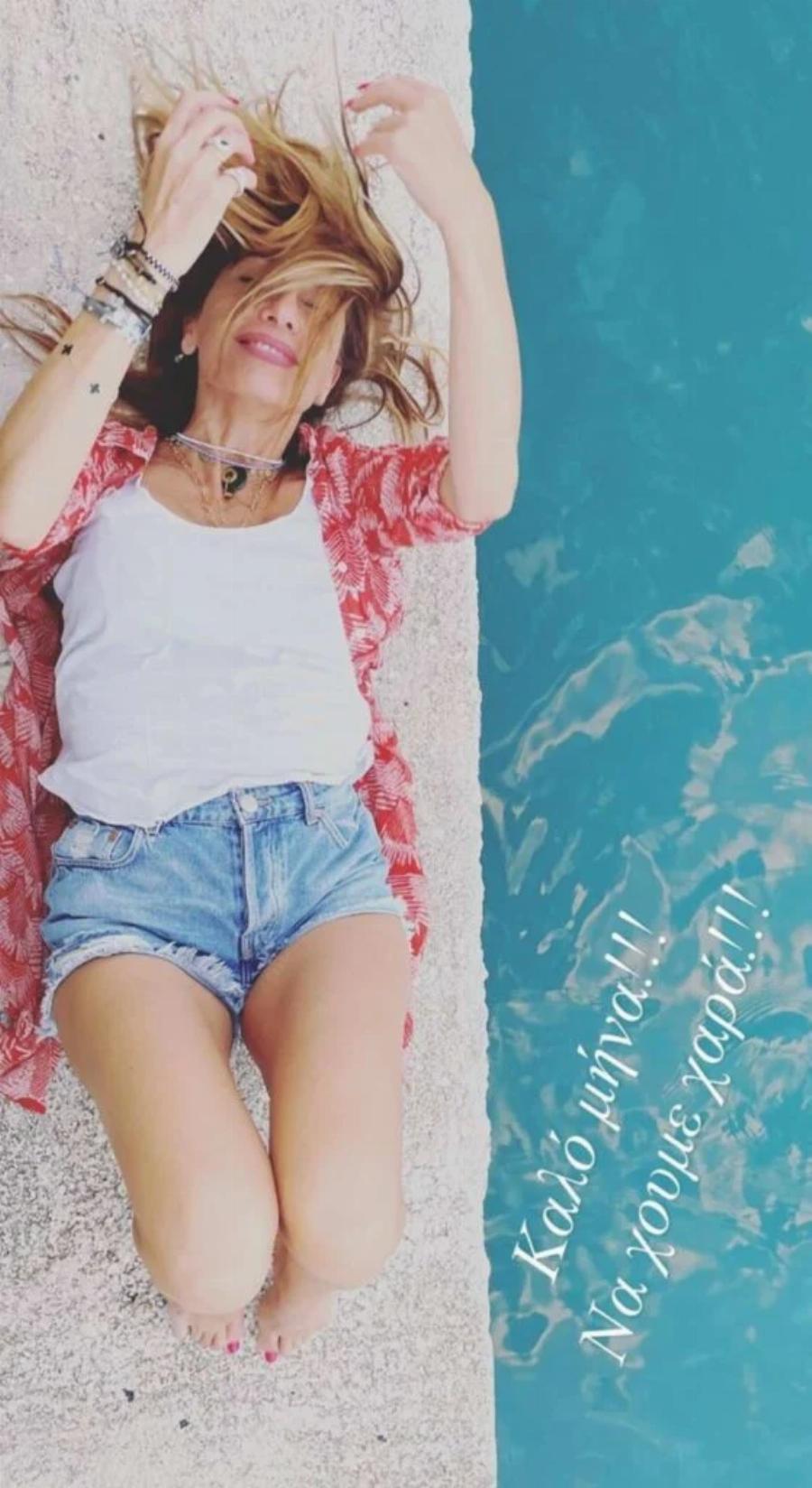 Με κοντό σορτσάκι και σαν 20αρα: Η Δέσποινα Βανδή υποδέχεται τον Σεπτέμβρη με το πιο λαμπερό χαμόγελο