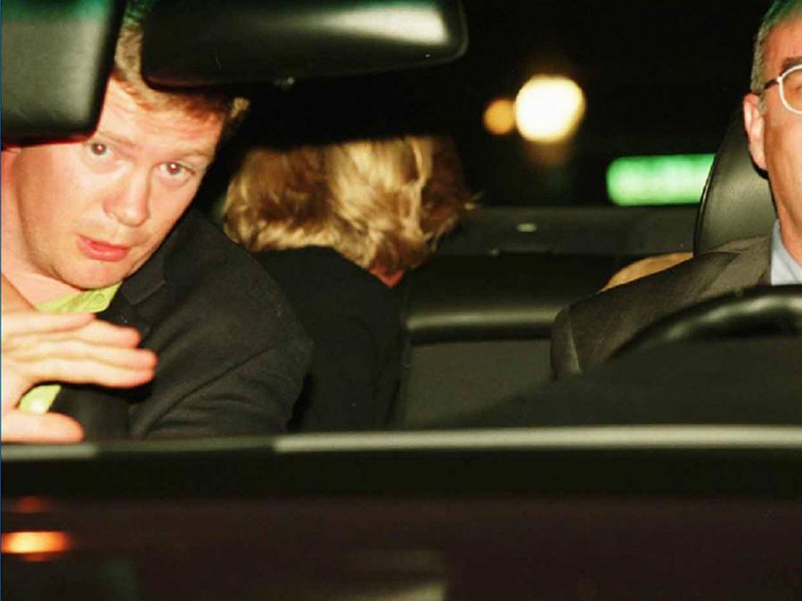 Οι τελευταίες δραματικές στιγμές: Αυτές ήταν οι 4 λέξεις που ψιθύρισε η πριγκίπισσα Νταϊάνα πριν αφήσει την τελευταία της πνοή