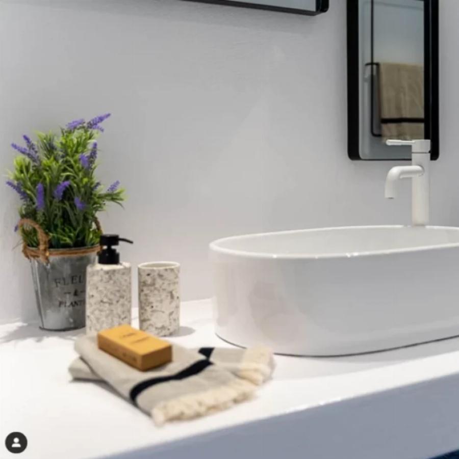 Σοφία Αλιμπέρτη: H αγορά του εγκαταλελειμμένου ξενοδοχείου στην Πάρο, η ανακαίνιση και η μεταμόρφωσή του σε εξωτικό προορισμό