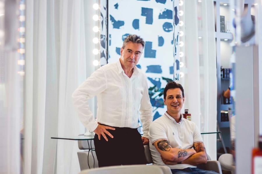 Ηλίας Ζάρμπαλης: «Από τα χέρια μου έχουν περάσει σχεδόν 200.000 γυναίκες»