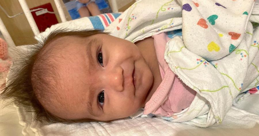 Θαυμάσια νέα: Mωράκι που πάλευε με τη λευχαιμία από 3 εβδομάδων νίκησε την μάχη και έγινε καλά