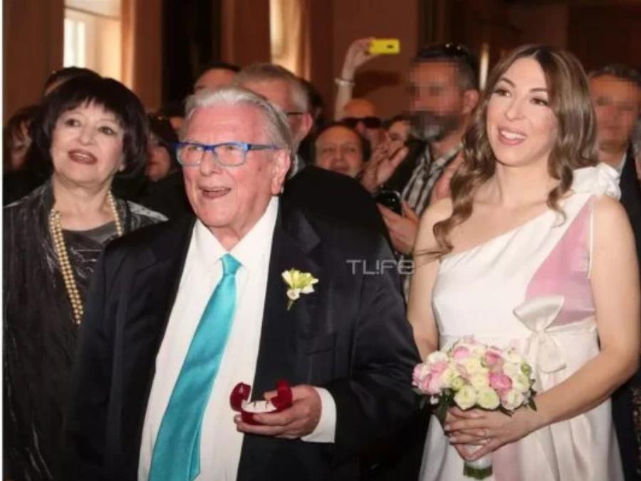 Δεν μπορεί να το πιστέψει η Αλίκη Κατσαβού: O Φοίβος δεν έχει μάθει ακόμη για το θάνατο της νονάς του Μάρθας Καραγιάννη