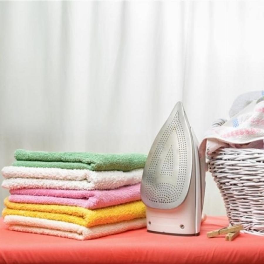 Η καλύτερη συμβουλή για το σπίτι: Οι 6 τρόποι για να βγαίνουν τα ρούχα από το πλυντήριο λες και σιδερώθηκαν