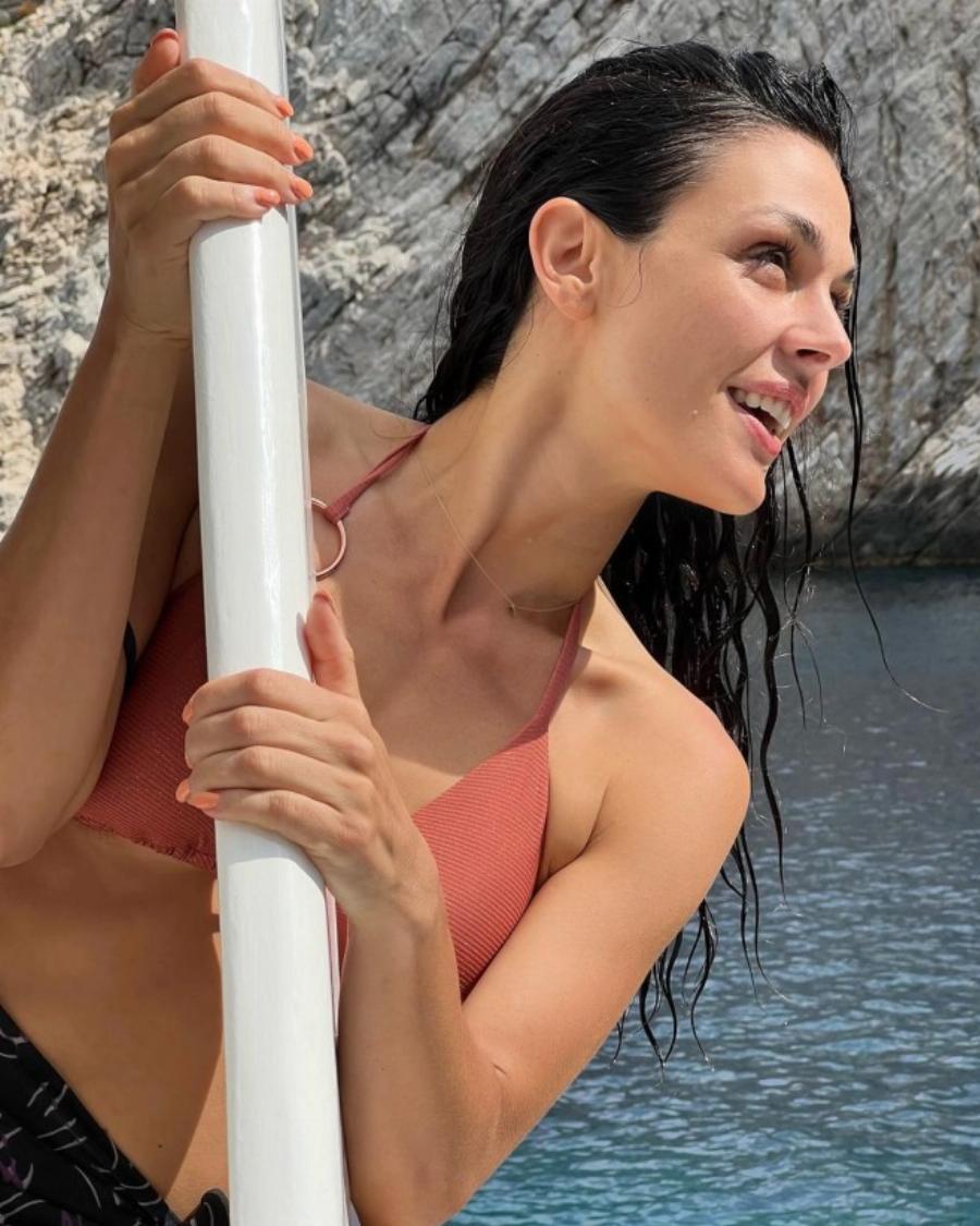 Κορμί λαμπάδα η Ιωάννα Τριανταφυλλίδου: Άφησε τους πάντες άφωνους με μαγιό στην Φολέγανδρο