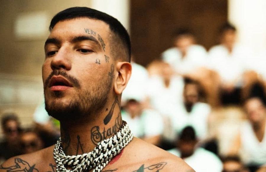 «Είναι λογικό να μη μείνουμε με σταυρωμένα χέρια»: Συνεχίζει να υποστηρίζει την βία ο Snik μετα το περιστατικό στην Κατερίνη