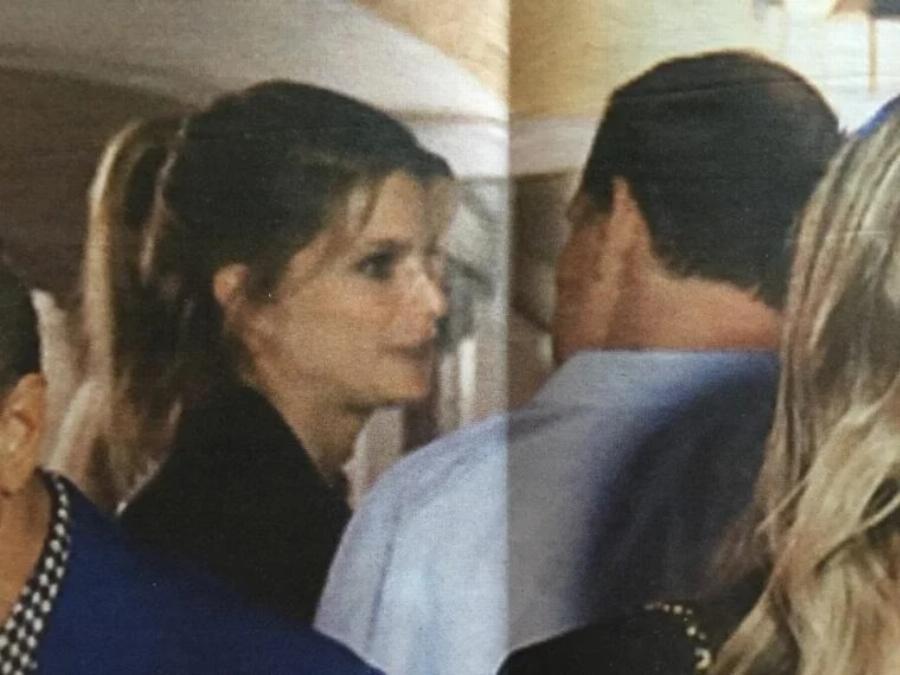 Εκατομμυριούχος, γοητευτικός και αινιγματικός: Η πρώτη δημόσια εμφάνιση της Άθηνας Ωνάση μαζί με τον νέο Ιταλό σύντροφό της