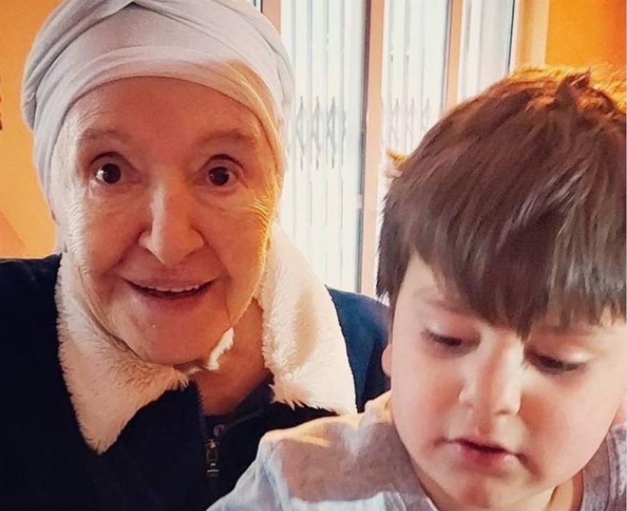 Προκαλεί δάκρυα συγκίνησης ο γιος του Κώστα Βουτσά: Η επιθυμία του μικρού Φοίβου για την κηδεία της νονάς του Μάρθας Καραγιάννη