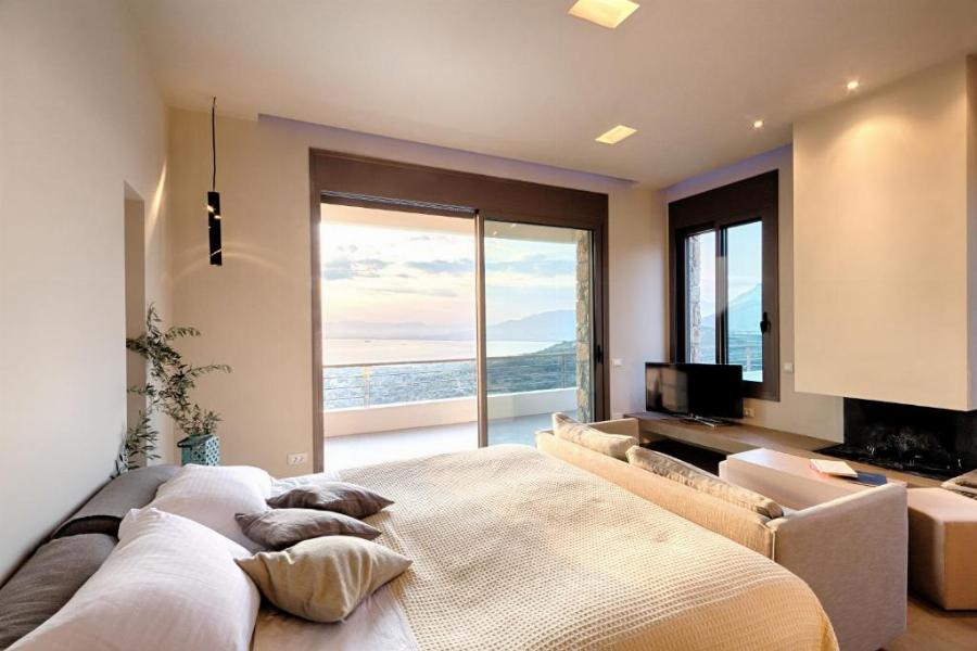 Πετρόχτιστο με υδρομασάζ και θέα το απέραντο γαλάζιο: Το πολυτελέστατο ξενοδοχείο των Σταυροπούλου-Χατζηπαναγιώτη στη Μεσσηνιακή Μάνη