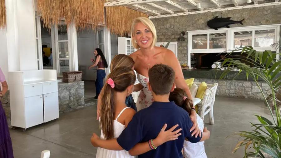 «Ένιωθα ότι ο Τζώρτζης ήταν εδώ»: Η Κατερίνα Μονογυιού βάφτισε το παιδί του αδερφού της σε κλίκα συγκίνησης