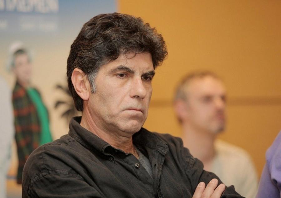 Γιάννης Μπέζος: «Δε θα έπαιρνα ποτέ στη δουλειά ηθοποιό, που έχει παρέμβει αισθητικά στο σώμα της. Δεν παίρνει τον εαυτό της στα σοβάρα.»