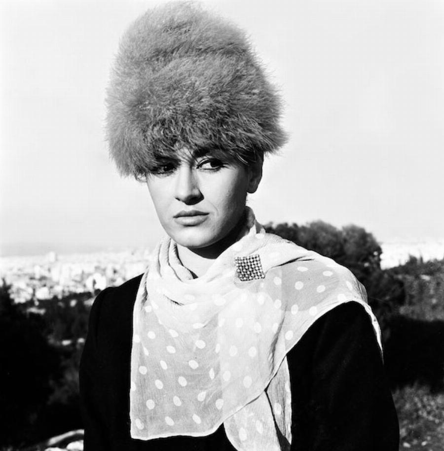 «Δεν έχω Φιλιππινέζα, ρόλεξ και BMW. Αγαπώ τους φίλους μου, τους σκύλους μου, τις αναμνήσεις μου, τις ρυτίδες μου, τους θεατρίνους και τα ταξίδια»