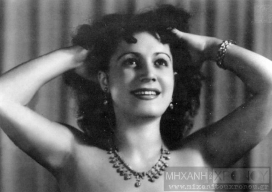 Ρένα Βλαχοπούλου: Η εκτέλεση των γονιών της, η πρωτοποριακή φωτογράφιση με μαγιό το ’50 και ο μεγάλος καυγάς με τη Μελίνα Μερκούρη