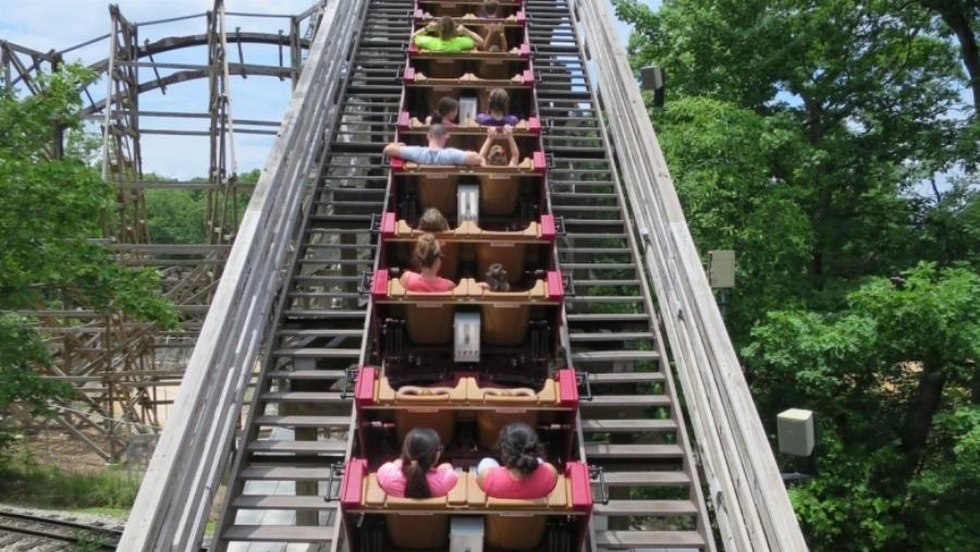 Σε σοβαρή κατάσταση δύο από τους τέσσερις τραυματίες μετά το ατύχημα στο Allou Fun Park