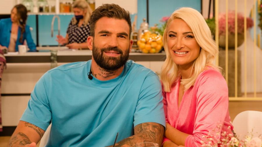 Στον έβδομο ουρανό πετάνε Τούνη – Αλεξάνδρου: Βρήκαν όνομα για το γιο τους