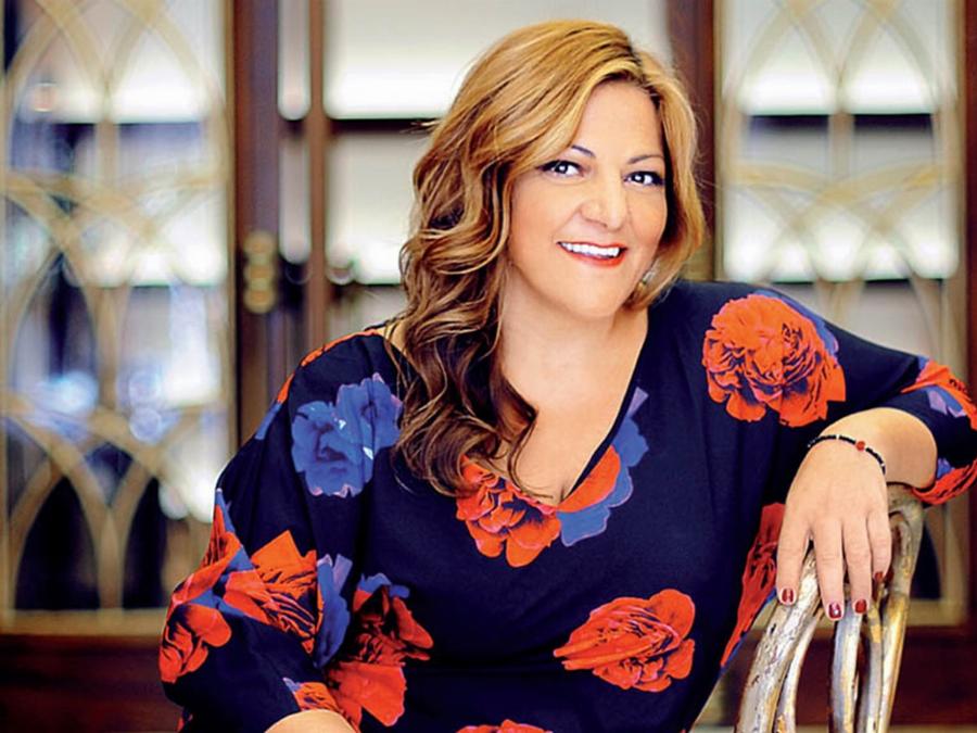 Αποχαιρετά το καλοκαίρι πιο κούκλα από ποτέ: H Βίκυ Σταυροπούλου ποζάρει με μαύρο μαγιό και μας αφήνει άφωνους