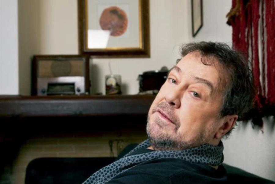 Αρχοντικό και πελώριο του σπίτι του Γιάννη Πάριου στην Αθήνα: Το τζάκι και το τεράστιο σαλόνι κλέβουν την παράσταση