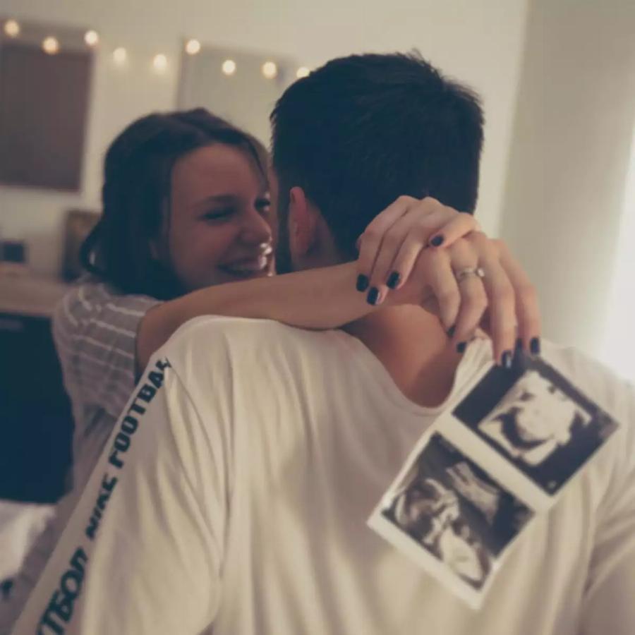 Τους στηρίζουν και στα δύσκολα και στα εύκολα: Οι γυναίκες πίσω από τους παίκτες της Εθνικής ομάδας που σάρωσε στο Eurobasket 2022