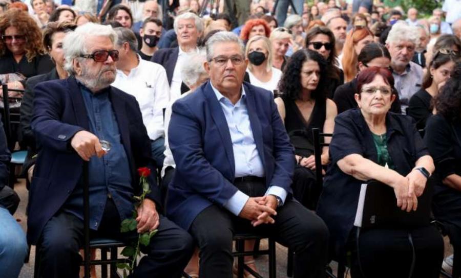 Κώστας Καζάκος: Ανείπωτη θλίψη στο τελευταίο «αντίο» στον σπουδαίο ηθοποιό