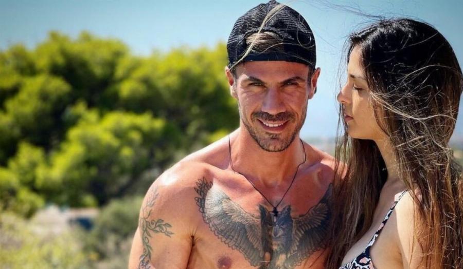 Περήφανος πατέρας ο Άκης Πετρετζίκης για δεύτερη φορά: Γέννησε σήμερα η γυναίκα του