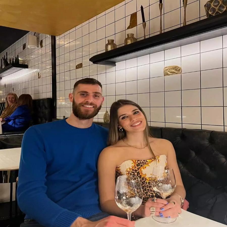 Τους στηρίζουν και στα δύσκολα και στα εύκολα: Οι γυναίκες πίσω από τους παίκτες της Εθνικής ομάδας που σάρωσε στο Eurobasket 2022