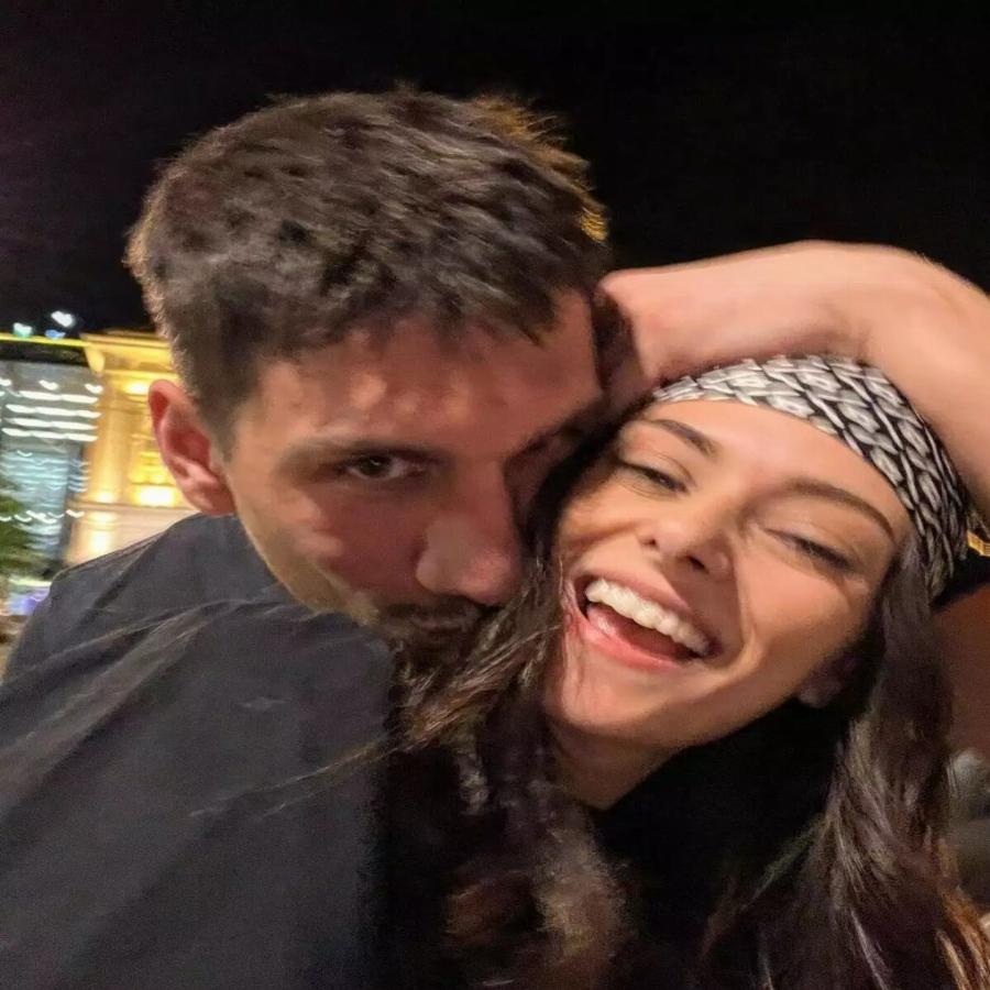 Τους στηρίζουν και στα δύσκολα και στα εύκολα: Οι γυναίκες πίσω από τους παίκτες της Εθνικής ομάδας που σάρωσε στο Eurobasket 2022