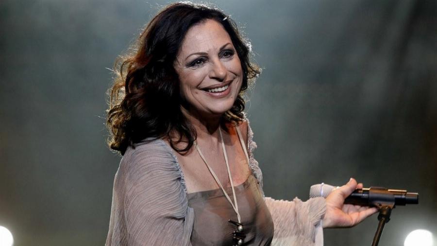 Χάρις Αλεξίου: Τα φτωχικά χρόνια, η μητέρα της από τη Μικρά Ασία, οι δύο γάμοι, η υιοθεσία και η λεωφόρος με το όνομα της