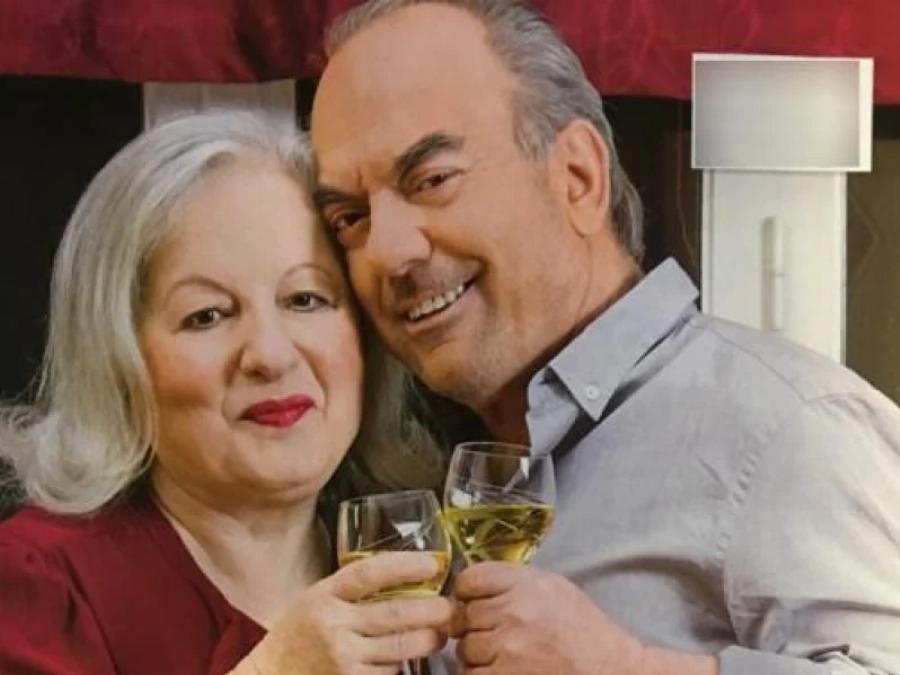 Αντώνης Ξένος: Η ζωή με την Ελένη Γερασιμίδου, το παιδί τους, τα παλιά έπιπλα και το δύσκολο χειρουργείο