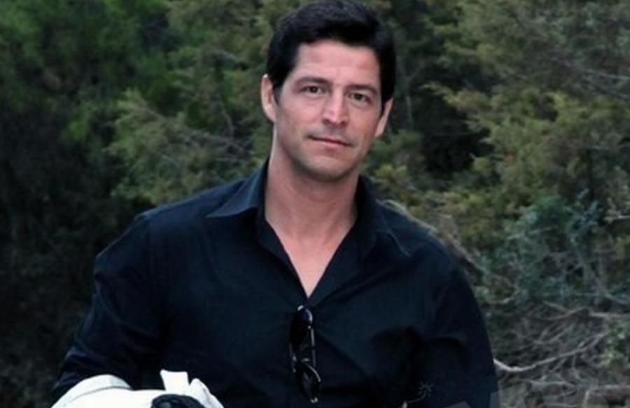 Απόστολος Ρουβάς: Η σύγκριση με τον Σάκη, η αναχώρηση από την Κέρκυρα, το διαζύγιο των γονιών του και η προσωπική του ζωή