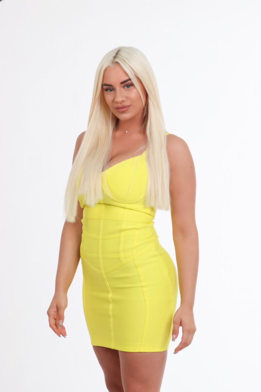 Οι γοητευτικοί παίκτες του Love Island: Οι 5 κοπέλες και τα 5 αγόρια που μπαίνουν στο ριάλιτι