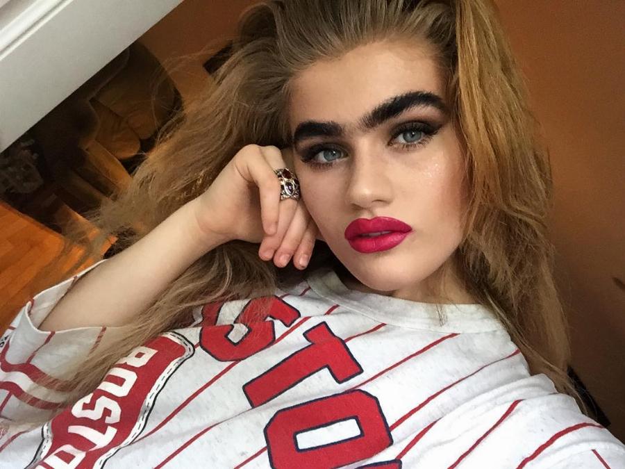 Τα διάσημα φρύδια της Σοφίας Χατζηπαντελή: Το μοντέλο που απέκτησε παγκόσμια φήμη για τα πυκνά φρύδια του