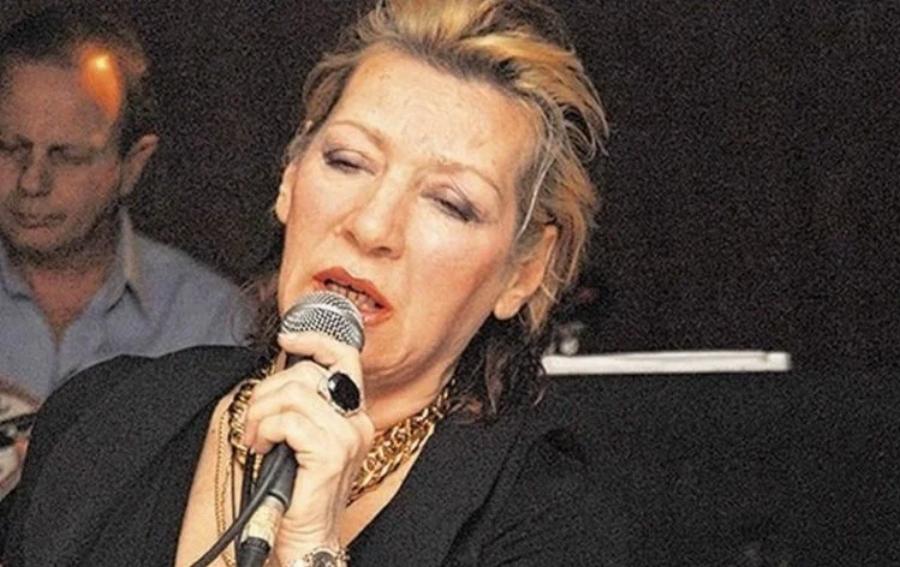 Μπέμπα Μπλανς: Η ντίβα του λαϊκού τραγουδιού, οι άντρες της ζωή της, η σκληρή μάχη με τον καρκίνο και το άδοξο φινάλε