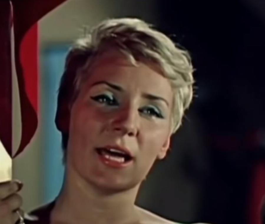 Μπέμπα Μπλανς: Η ντίβα του λαϊκού τραγουδιού, οι άντρες της ζωή της, η σκληρή μάχη με τον καρκίνο και το άδοξο φινάλε