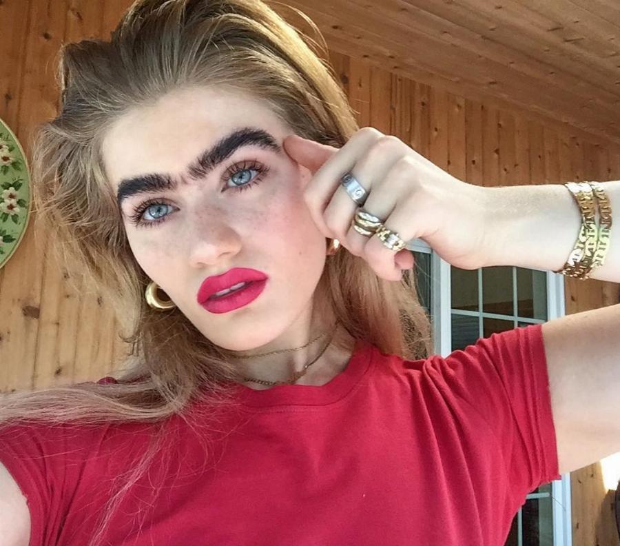 Τα διάσημα φρύδια της Σοφίας Χατζηπαντελή: Το μοντέλο που απέκτησε παγκόσμια φήμη για τα πυκνά φρύδια του