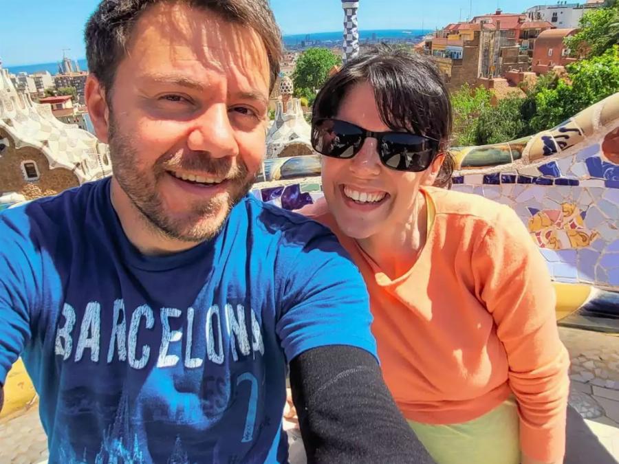 Ευτύχης Μπλέτσας: Η απρόσμενη γνωριμία με τη σύζυγο του, η ονειρική πρόταση γάμου και τα ατέλειωτα ταξίδια με το μωρό τους