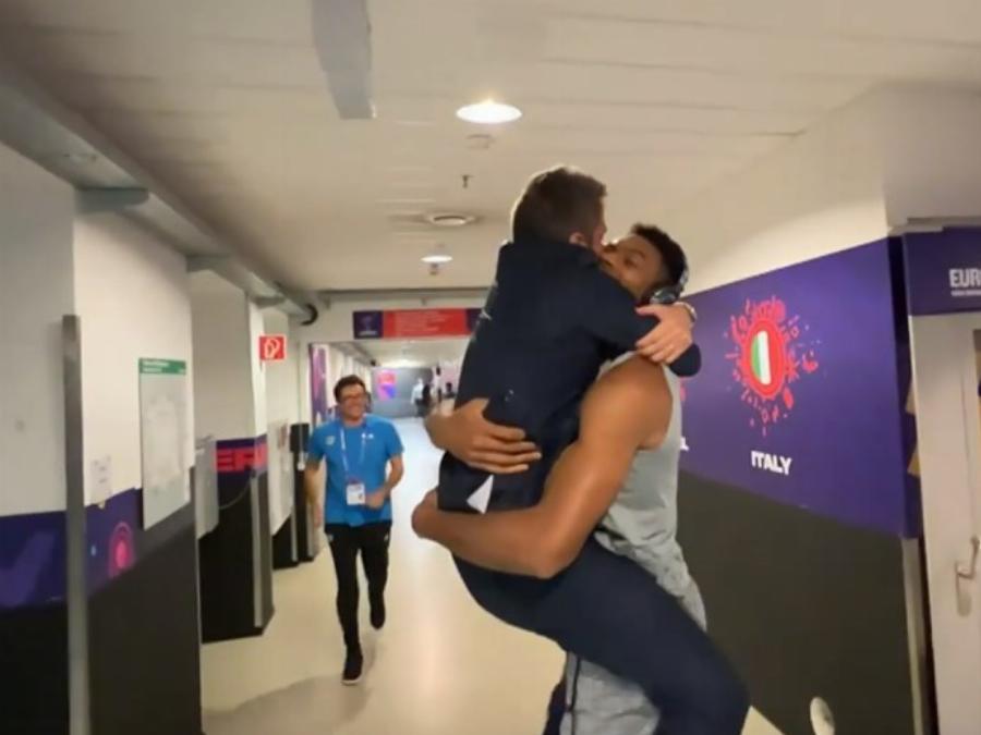 Τζανμάρκο Ποτσέκο: Αυτός είναι ο Ιταλός προπονητής που πήδηξε στην αγκαλιά του Γιάννη Αντετοκούνμπο