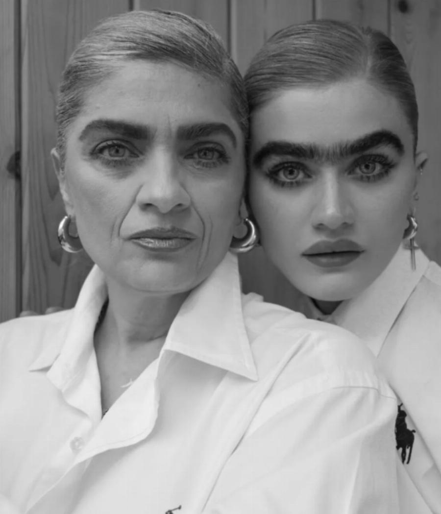 Σαν δύο σταγόνες νερό: Ίδια μάτια, ίδια φρύδια, η εκπληκτική ομοιότητα της Σοφίας Χατζηπαντελή με την μητέρα της