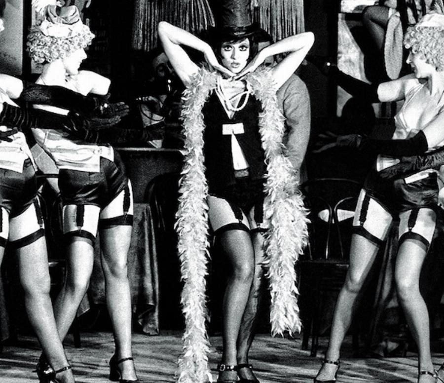 «Δεν έχω Φιλιππινέζα, ρόλεξ και BMW. Αγαπώ τους φίλους μου, τους σκύλους μου, τις αναμνήσεις μου, τις ρυτίδες μου, τους θεατρίνους και τα ταξίδια»