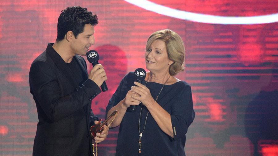 Σάκης Ρουβάς: Η μητέρα του τον γέννησε στα 17 της, χώρισε με δύο παιδιά και σήμερα είναι μία όμορφη γιαγιά