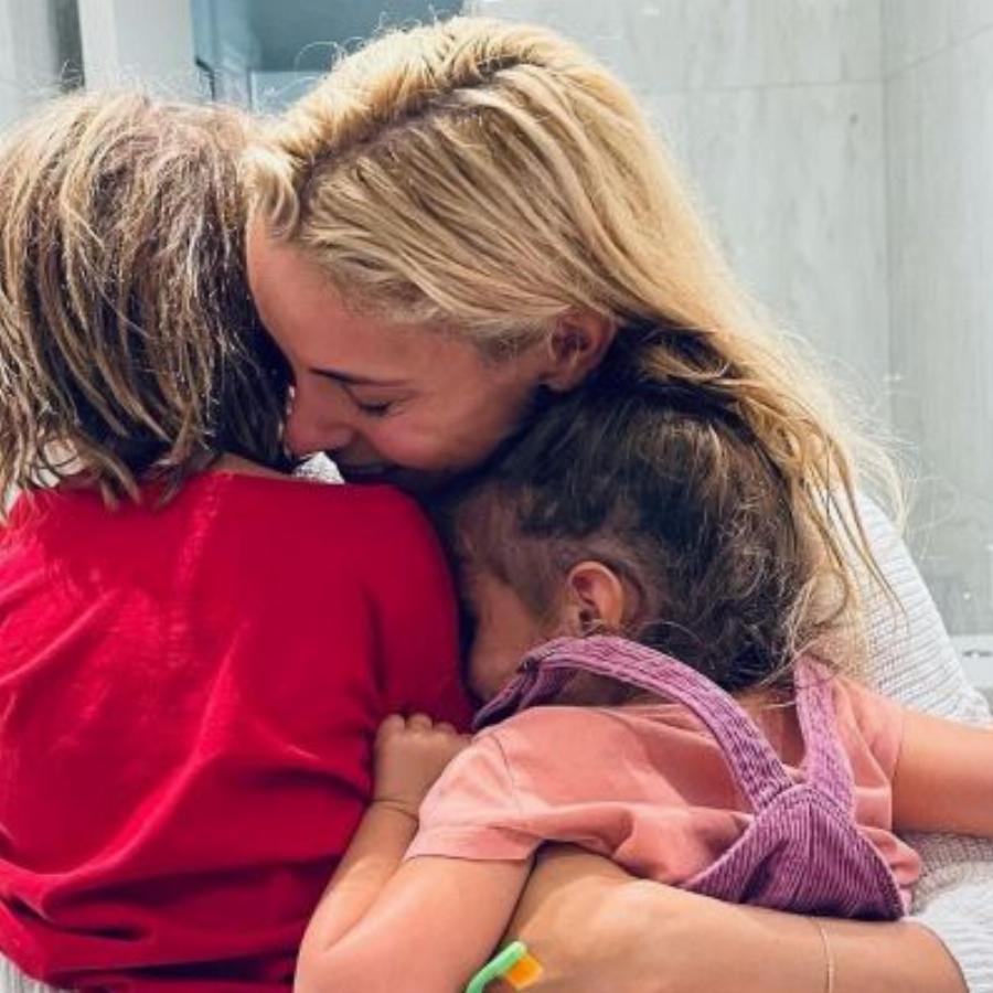 Τρυφερές αναρτήσεις με σχολικές τσάντες: Οι Ελληνίδες celebrities έστειλαν τα παιδιά τους πρώτη μέρα στο σχολείο